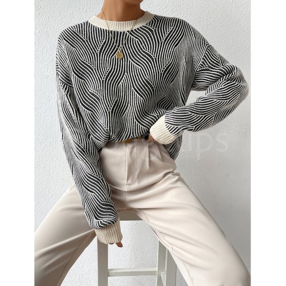 Rouge! Black and White Wave Pattern Sweater - Picture 6 of 10